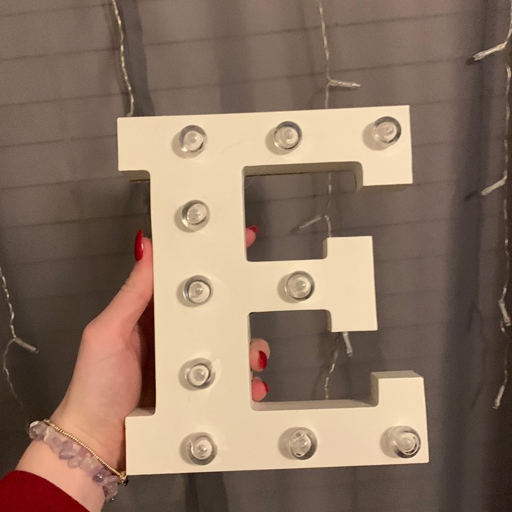 ⭐️Brand new decorative light up E